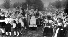 [Das Kinderfest auf Schloß
Altenstein.]