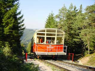 [Die Bahn auf der Strecke]